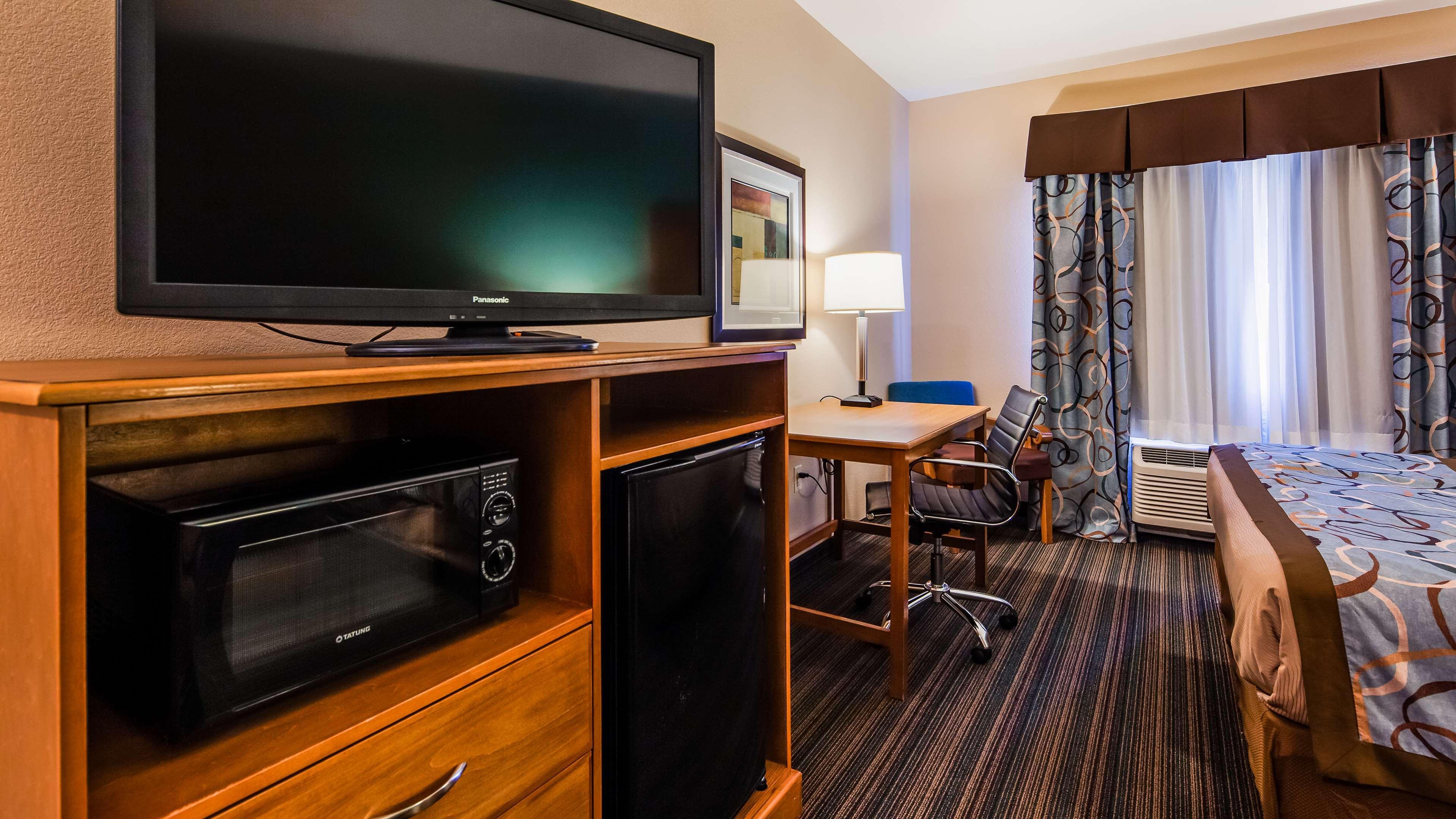 Best Western Plus Seminole Hotel & Suites Exterior photo